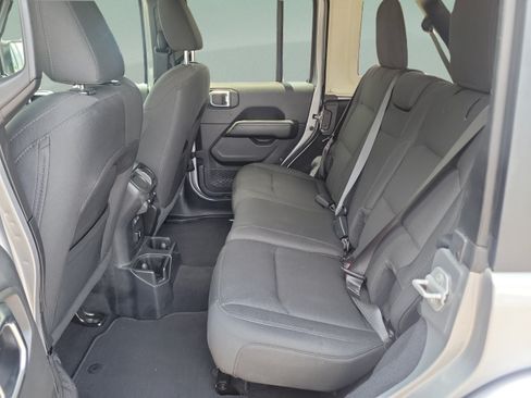 Used 2020 Jeep Wrangler Unlimited Sahara AWD/4WD image 9