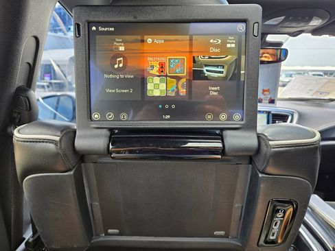 Used 2019 Chrysler Pacifica Limited w/ Advanced Safetytec Group FWD image 48
