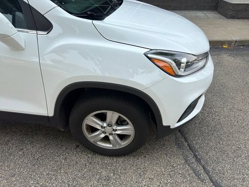 Used 2019 Chevrolet Trax LT w/ LT Convenience Package AWD/4WD image 11