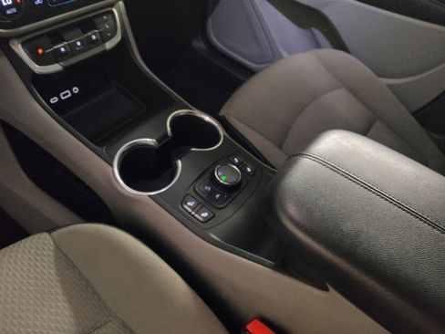 Used 2022 GMC Terrain SLE w/ Driver Convenience Package FWD image 26