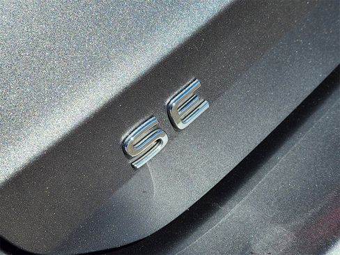 Used 2024 Volkswagen Taos SE image 12