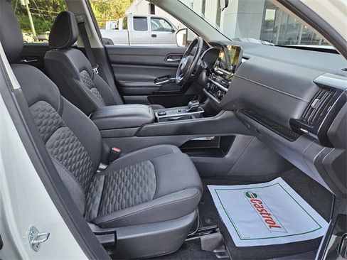 Used 2022 Nissan Pathfinder SV w/ SV Premium Package image 17