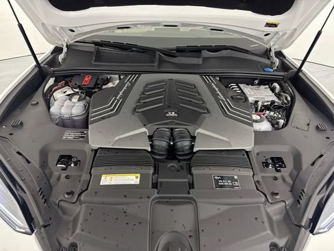 Used 2025 Lamborghini Urus SE AWD/4WD image 33