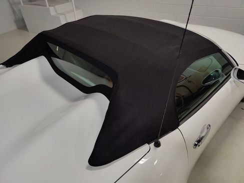 Used 2007 Pontiac Solstice Convertible w/ Premium Package image 9