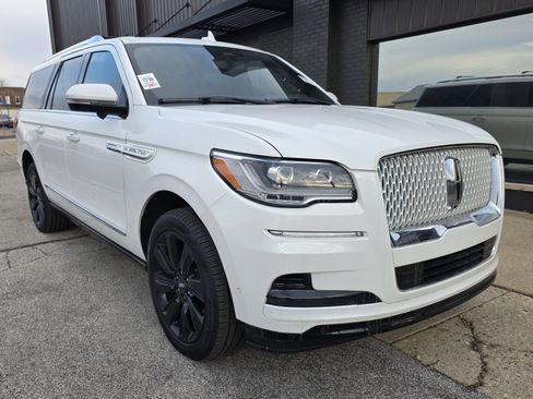 Used 2024 Lincoln Navigator L Reserve image 3