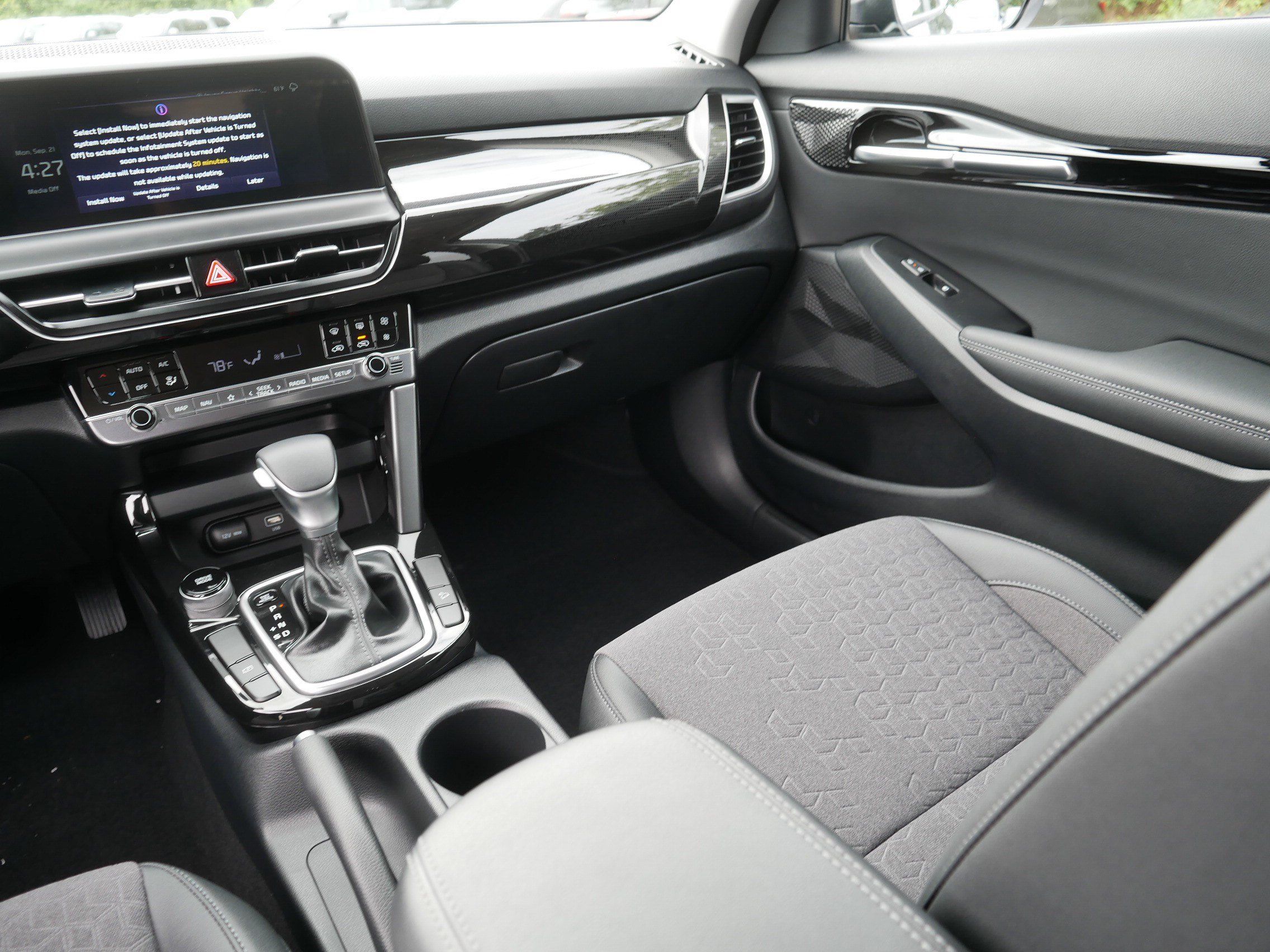 Certified 2025 Kia Seltos S FWD image 11