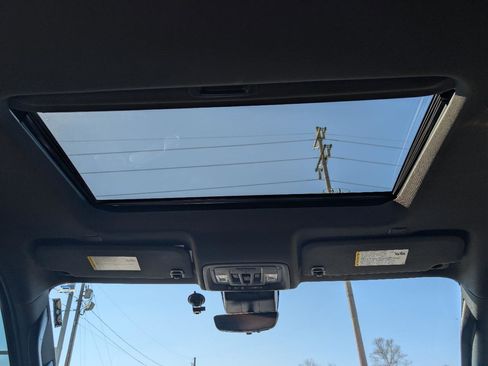 Used 2022 Chevrolet Silverado 1500 High Country w/ High Country Premium Package image 17