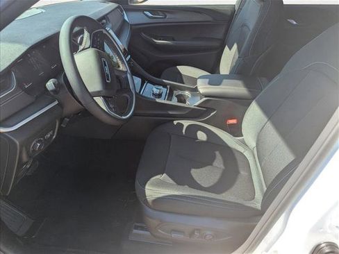 New 2025 Jeep Grand Cherokee Laredo X image 4