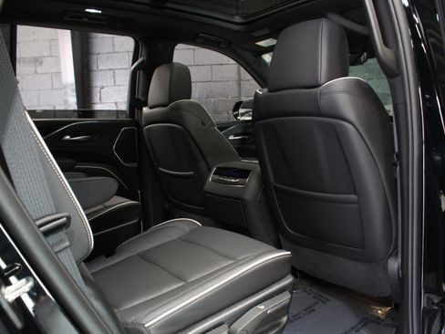 Used 2024 Cadillac Escalade Sport w/ LPO, ONYX Package AWD/4WD image 44