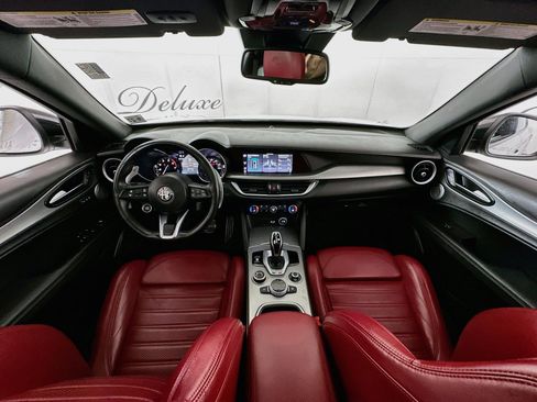 Used 2023 Alfa Romeo Stelvio Veloce AWD/4WD image 19