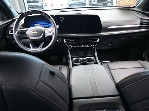 Used 2025 Chevrolet Traverse High Country FWD image 46