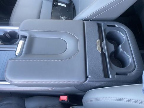 New 2025 Ford Expedition Active image 36