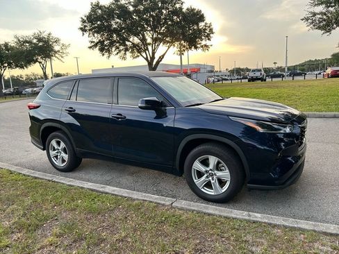 Used 2021 Toyota Highlander LE FWD image 8