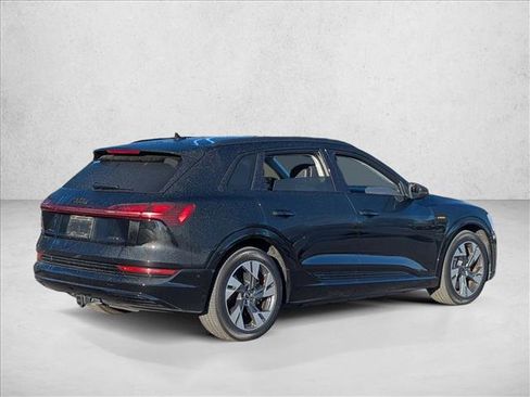 Used 2023 Audi e-tron Premium w/ Convenience Plus Package image 5