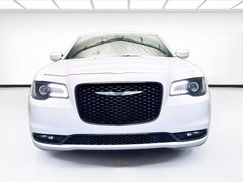Used 2017 Chrysler 300 S image 2