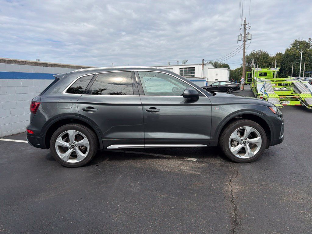 Used 2023 Audi Q5 2.0T Premium Plus w/ Premium Plus Package AWD/4WD image 6