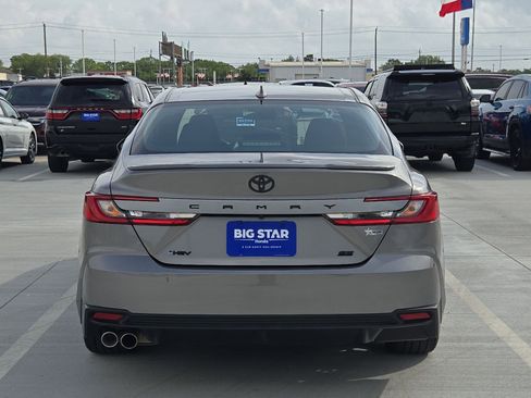 Used 2025 Toyota Camry SE w/ Convenience Package image 5
