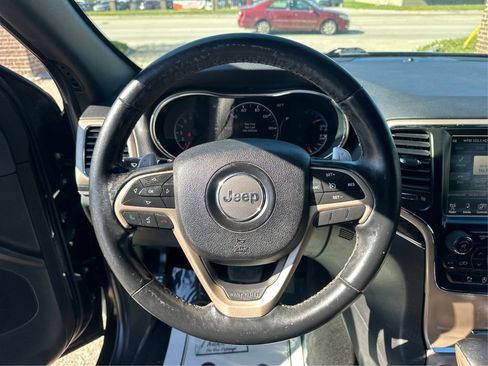 Used 2017 Jeep Grand Cherokee Limited image 27