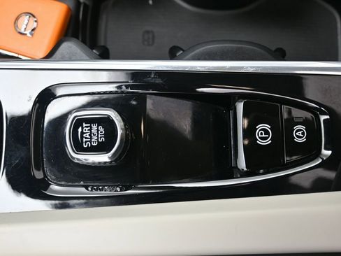 Used 2023 Volvo XC60 B5 Plus w/ Protection Package Premier image 28