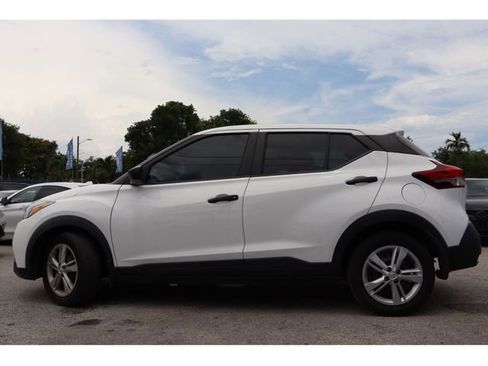 Used 2020 Nissan Kicks S image 3