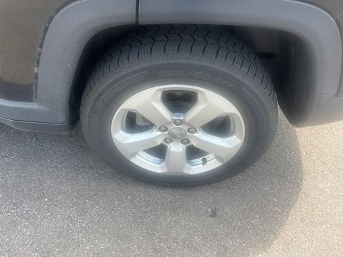 Used 2018 Jeep Compass Latitude w/ Cold Weather Group AWD/4WD image 11