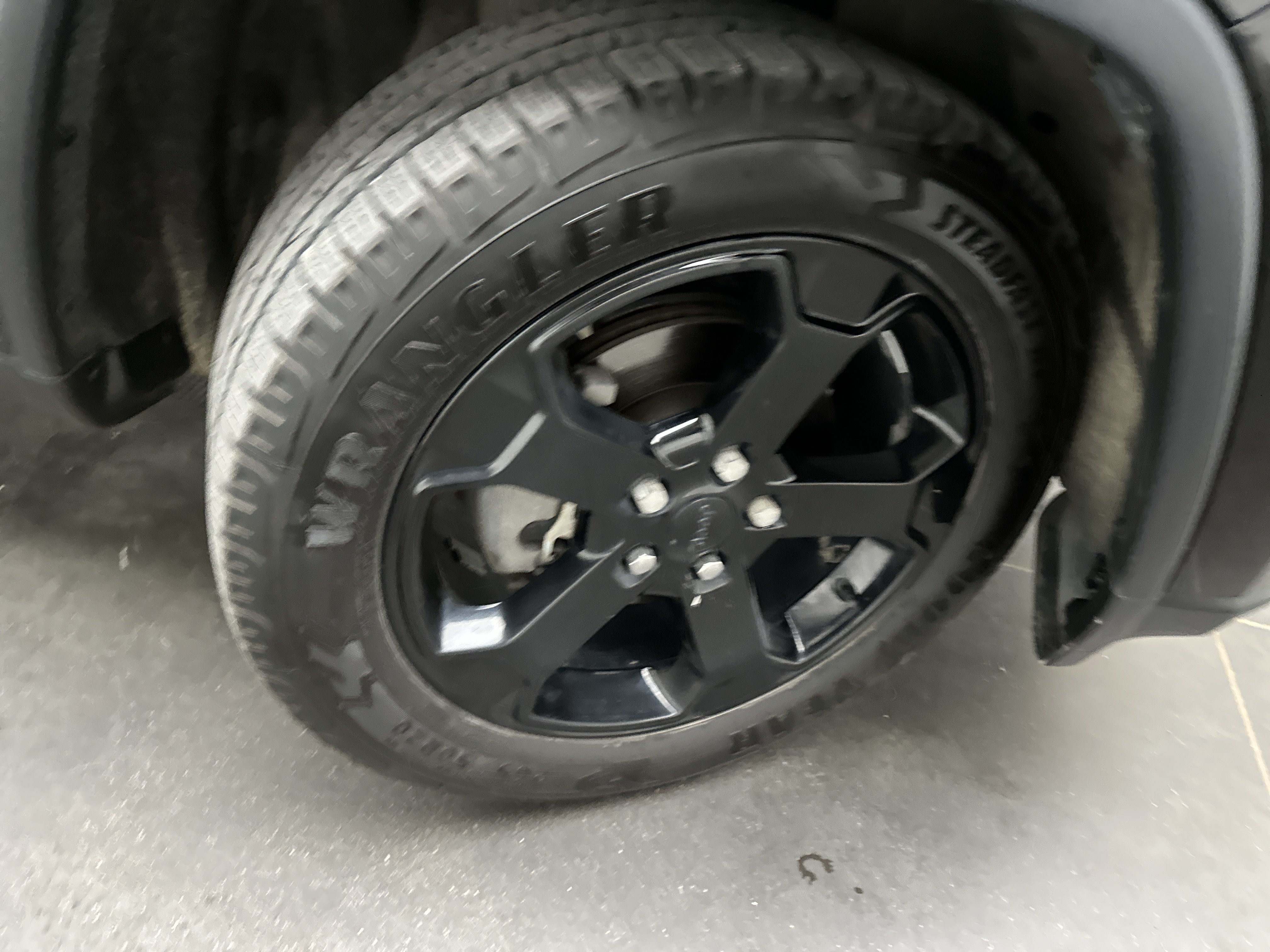 Used 2018 Jeep Grand Cherokee Laredo AWD/4WD image 10
