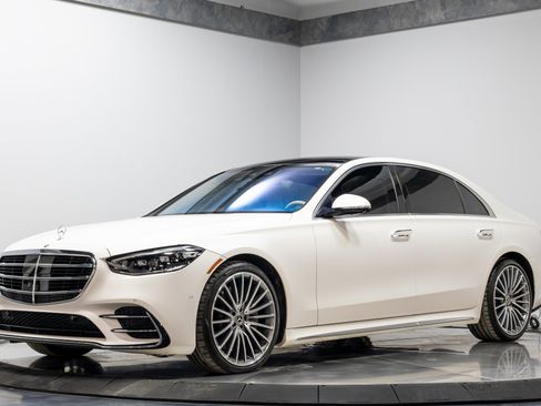 Used 2023 Mercedes-Benz S 580 4MATIC Sedan image 2