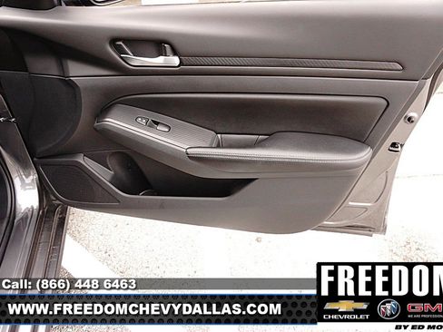 Used 2024 Nissan Altima 2.5 SV FWD image 36