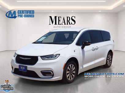 Used 2024 Chrysler Pacifica Limited
