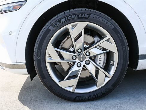 Used 2025 Genesis Electrified GV70 Advanced image 9