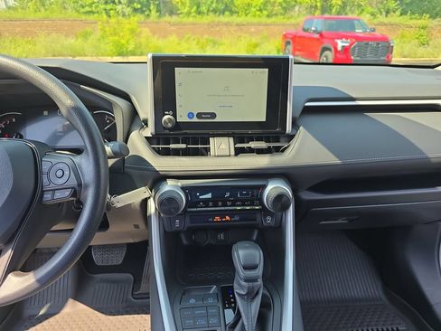 Used 2025 Toyota RAV4 LE AWD/4WD image 21