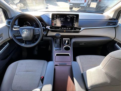 Used 2024 Toyota Sienna LE image 22
