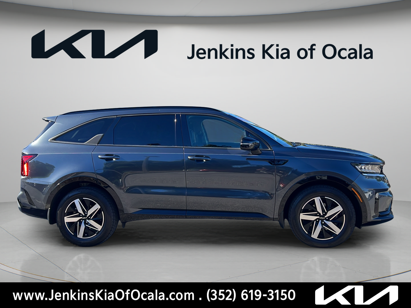 Certified 2023 Kia Sorento EX FWD image 2