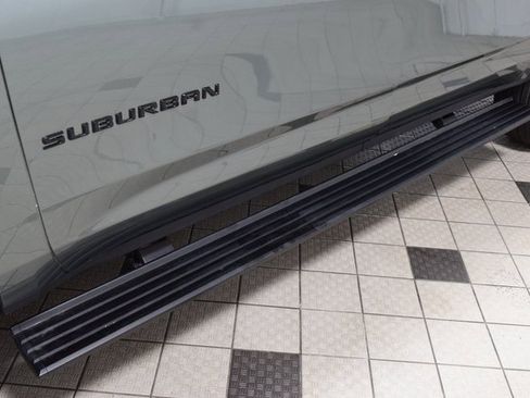 Used 2024 Chevrolet Suburban High Country image 28