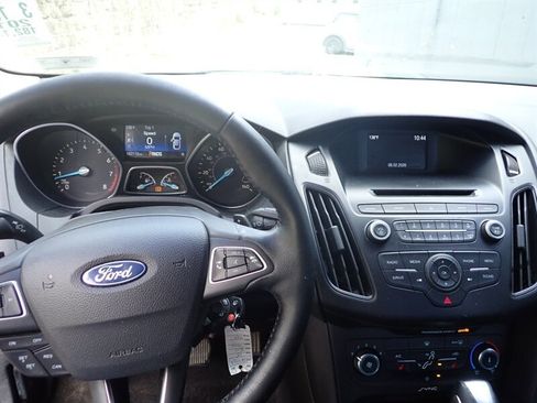 Used 2015 Ford Focus SE w/ SE Sport Package FWD image 32