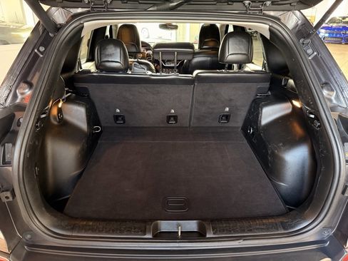 Used 2019 Jeep Cherokee Limited image 27