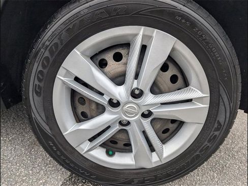 Used 2022 Nissan Kicks S image 20