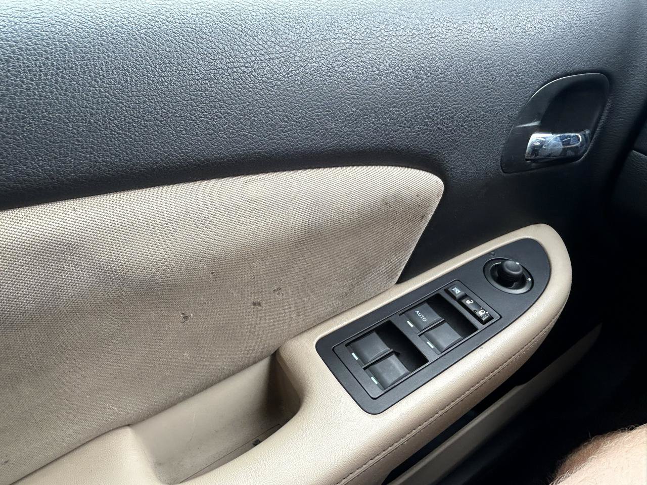 Used 2013 Chrysler 200 LX FWD image 24