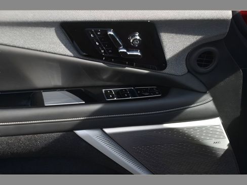 Certified 2025 Cadillac Optiq Sport 2 w/ LPO, Floor Liner Package AWD/4WD image 27
