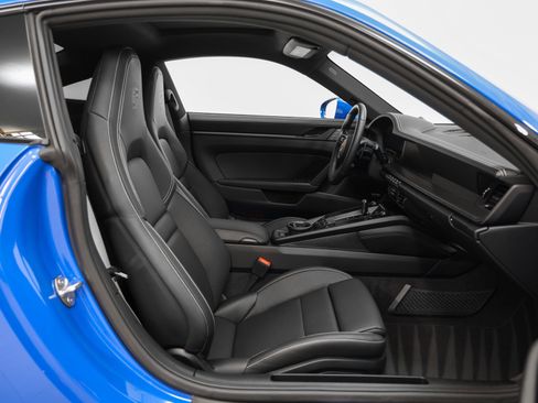 Used 2025 Porsche 911 Carrera w/ Premium Package image 25