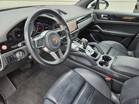 Used 2020 Porsche Cayenne image 4