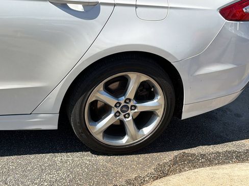 Used 2016 Ford Fusion SE image 12