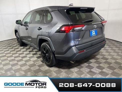 Used 2022 Toyota RAV4 LE AWD/4WD image 4
