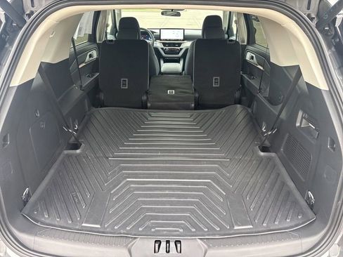 Used 2025 Ford Explorer Active AWD/4WD image 12