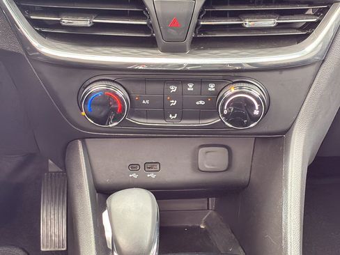 Used 2025 Buick Encore GX Preferred FWD image 21