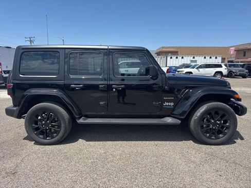 Used 2022 Jeep Wrangler Unlimited Sahara w/ Cold Weather Group AWD/4WD image 4