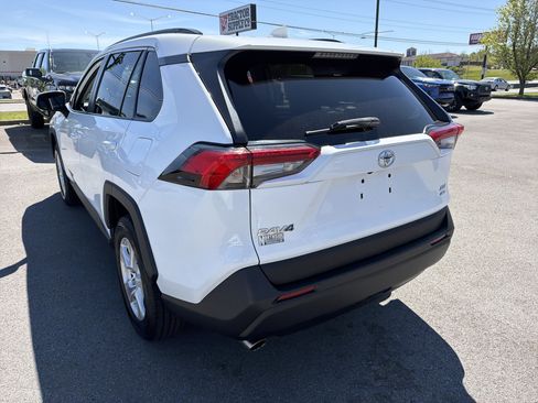 Used 2021 Toyota RAV4 XLE AWD/4WD image 8