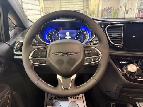 New 2026 Chrysler Pacifica Select FWD image 14