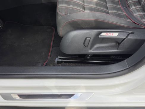 Used 2013 Volkswagen Golf 4-Door image 25