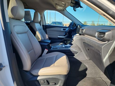 Certified 2020 Ford Explorer XLT w/ Equipment Group 202A image 17